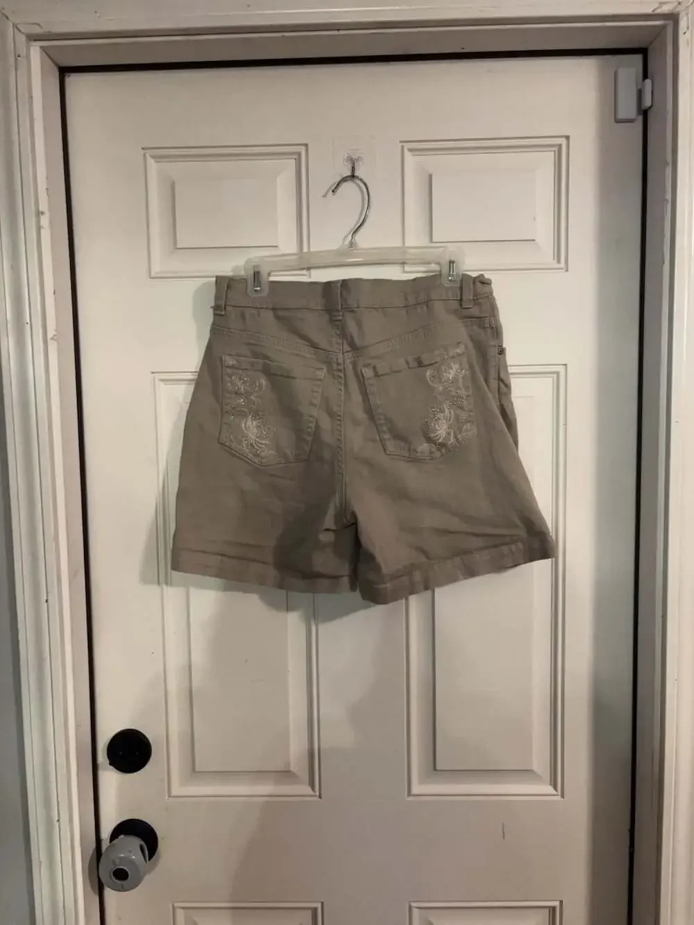 Gloria Vanderbilt Women's Size 6 Tan Embroidered Embellished Denim Shorts